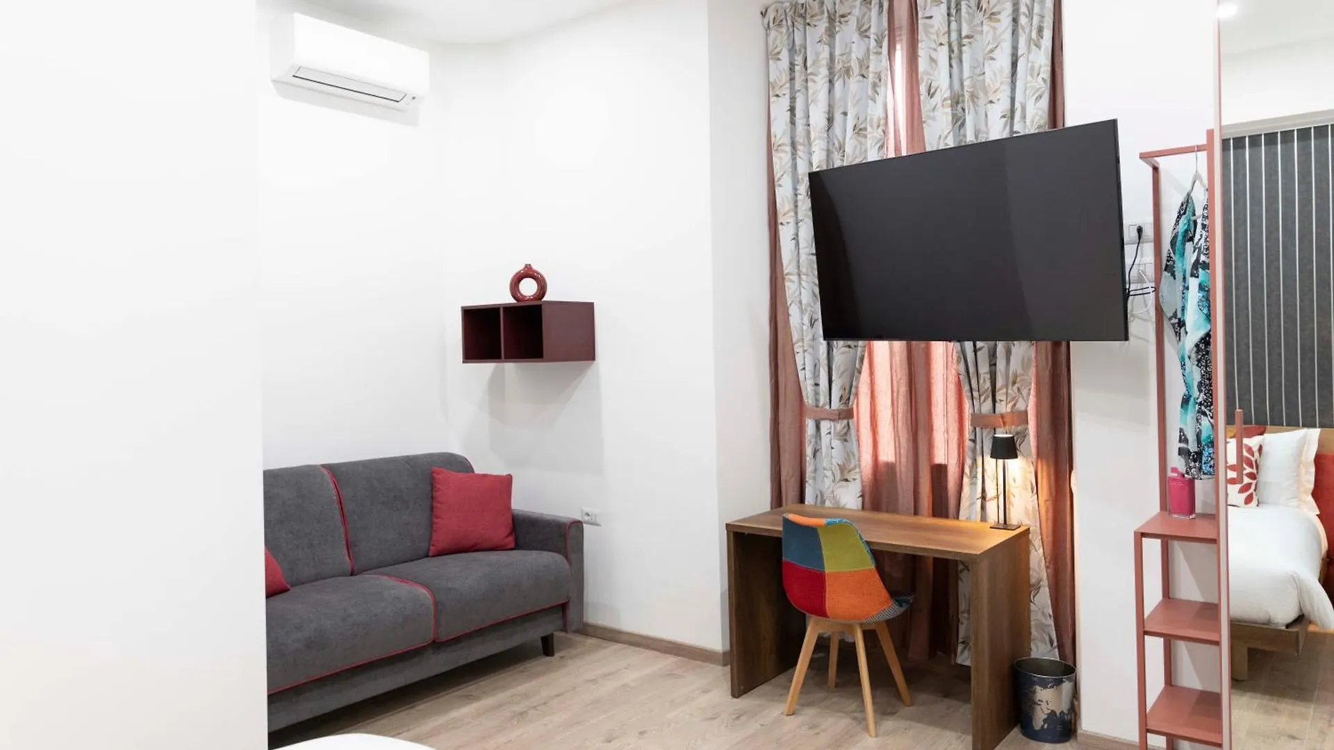 Cola Suites Apartments Rome 0*,  Italie